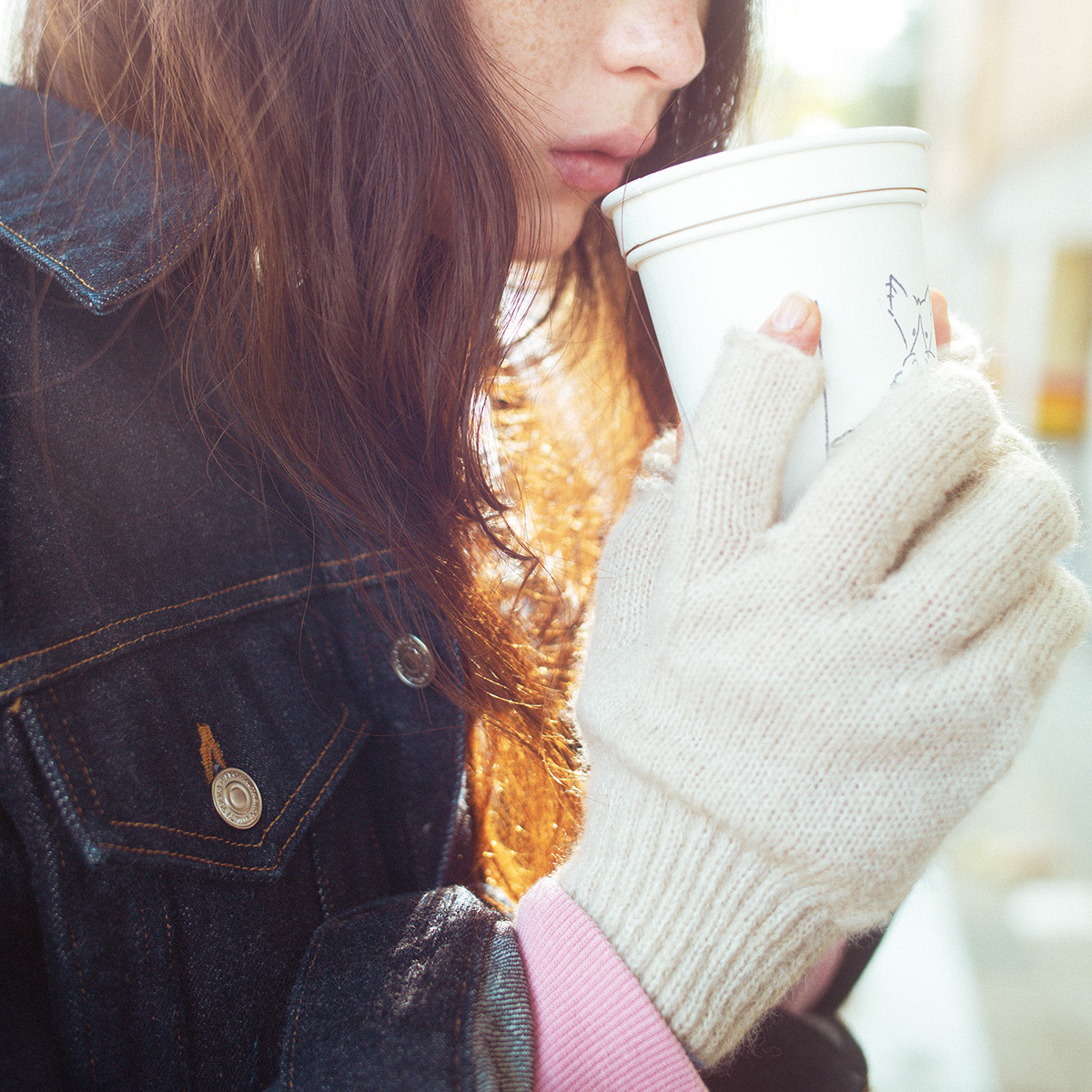 軍手をモチーフにした〈テンベア〉の手袋は、軽くて暖かく優しい肌触り。
