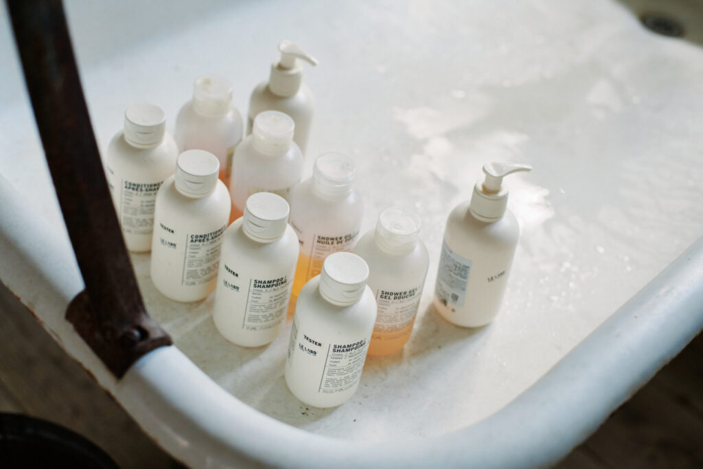 ヴィンテージのシンクでは、バスやボディのアイテムを心ゆくまで試すことができる。ルラボ | ヴィンテージのシンクでは、バスやボディのアイテムを心ゆくまで試すことができる。