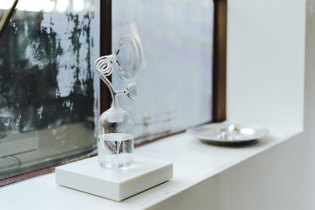 坂本龍一さんが残した本をきっかけに、新たな出合いを届ける。『坂本図書』と〈YAECA〉による図書空間『坂本ヤエカ』がスタート。