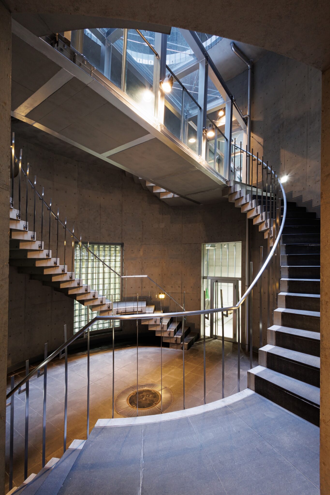 理想の物件を求めて、東京・神保町へ。SNSの対話から生まれた、ミニシアターの輪。写真と文：稲田良子 (ミニシアター『シネマリス』支配人) #2