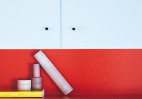 〈p/d〉美容液 ローション クリーム | p/d | serum・lotion ・cream非分解のプラセンタを高配合したデイリーケアのスキンケアシリーズ。他に、オイルジェルクレンジング、泡洗顔も展開している。中／p/d 美容液 30㎖ ￥7,700、右／p/d ローション 120㎖￥4,730、左／p/d クリーム30ｇ ￥5,500（PDS Life ☎03‒6824‒6907）