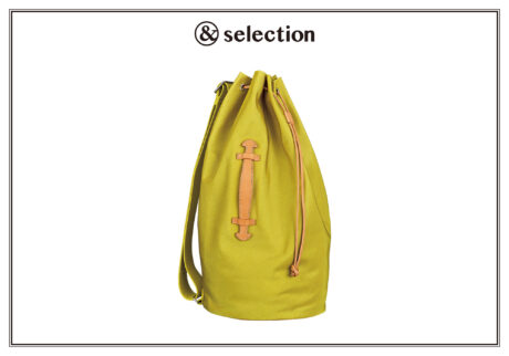 〈オーラリー〉と〈アエタ〉による、収納力抜群のワンショルダーバッグ。