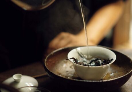 台北を代表する茶芸館『小慢』で味わう、宜蘭産の高山茶と阿里山産の紅茶。