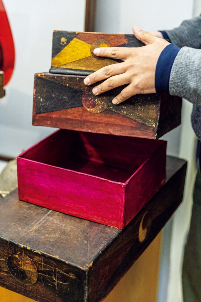 hobak folk art gallery | 数百年前に使われていたという伝統的な道具箱。大300,000W。 hobak folk art gallery | 数百年前に使われていたという伝統的な道具箱。大300,000W。