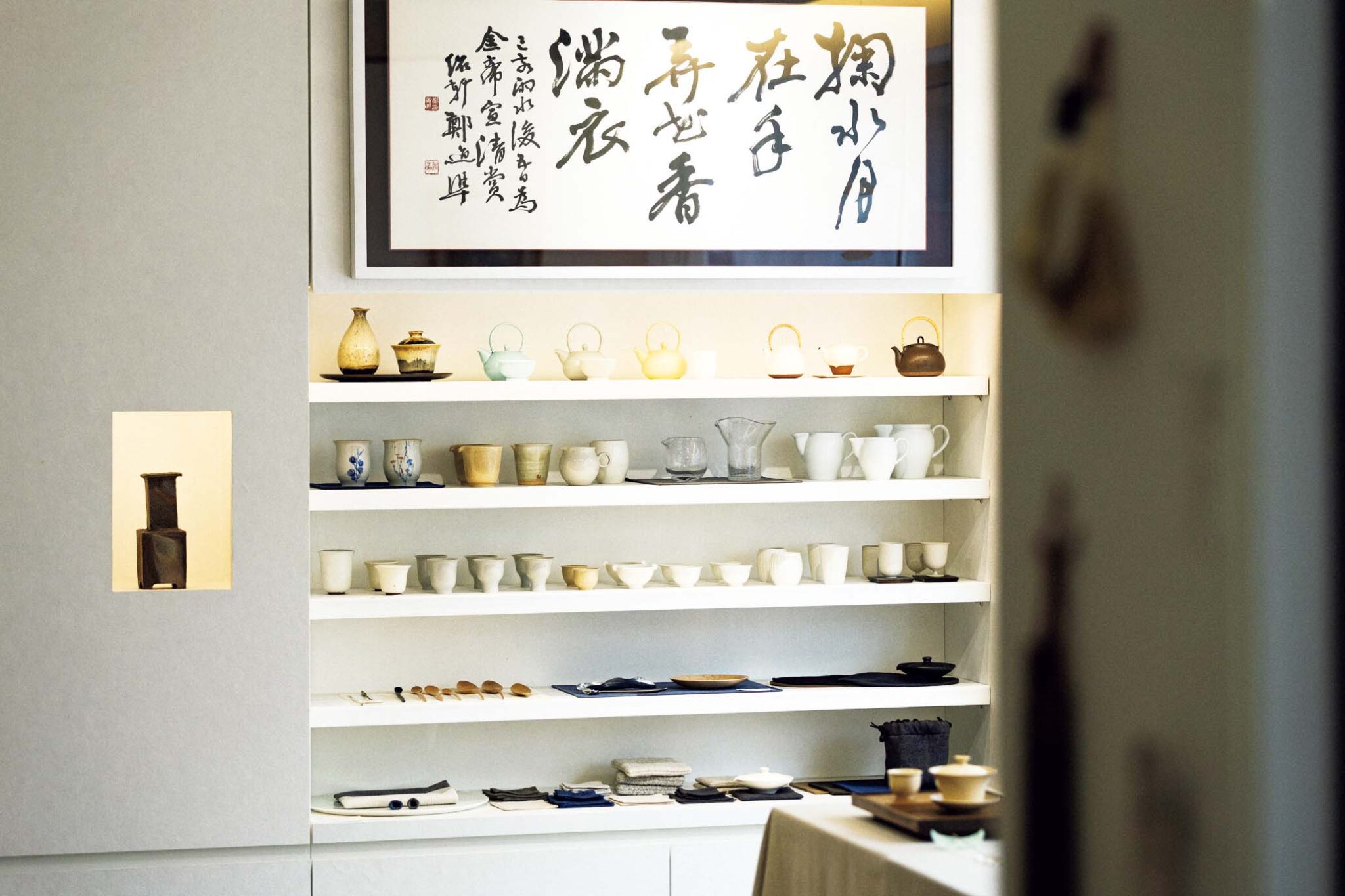 ＴＷ L Things We Love | お茶の人気が高く、茶道具コーナーを設けた。陶芸家のソン・セウンをはじめ、韓国で活動する日本人作家、エリ・タカノの作品も。