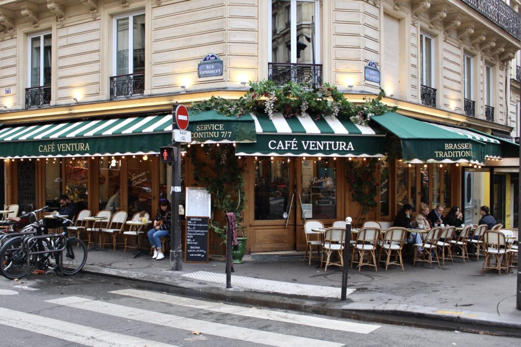 58 rue des Martyrs 75009 ☎️01-40-36-21-15 7:00〜23:30 (土日8:00〜) 無休 朝食メニューは11:30まで注文することができる。 サンドイッチ 川村明子 | 58 rue des Martyrs 75009 ☎️01-40-36-21-15 7:00〜23:30(土日8:00〜)無休 朝食メニューは11:30まで注文することができる。 58 rue des Martyrs 75009 ☎️01-40-36-21-15 7:00〜23:30 (土日8:00〜) 無休 朝食メニューは11:30まで注文することができる。 サンドイッチ 川村明子