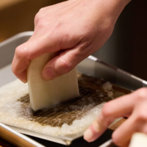 ふわふわと、ごろごろ。二種類の大根おろしで楽しむ酒粕鍋。