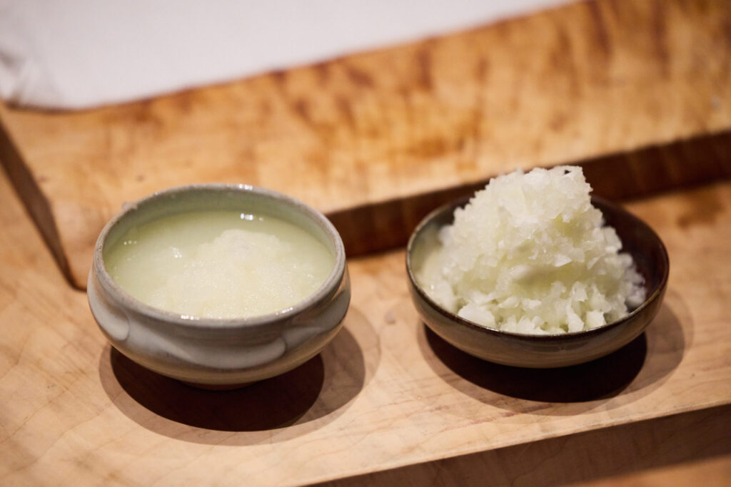 ふわふわと、ごろごろ。二種類の大根おろしで楽しむ酒粕鍋。
