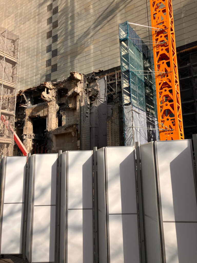 11_三菱銀行本店解体中2