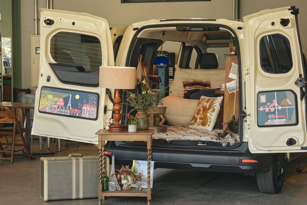 〈ルノー〉が提案する、自由な車の楽しみ方。車内空間を自在にアレンジできる、新型「グラン カングー」が登場。