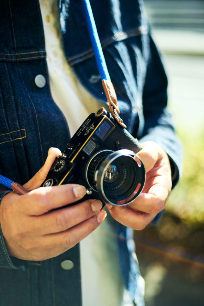 中古で購入した、若木さんの「ライカ M2」。1957年に登場したモデルで、若木さんのカメラは、’60年代に製造されたもの。 | 中古で購入した、若木さんの「ライカ M2」。1957年に登場したモデルで、若木さんのカメラは、'60年代に製造されたもの。