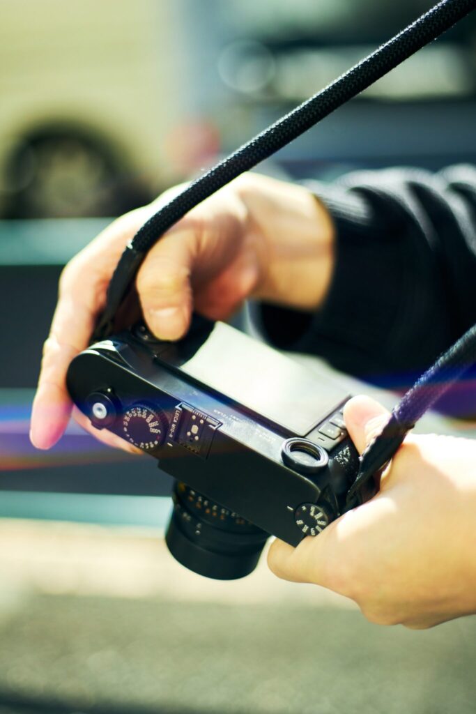 谷尻さんの「ライカ M10」。その前は「ライカ M type240」を持っていたが、キャンプで水没させてしまい、こちらを４年前に買い直したという。