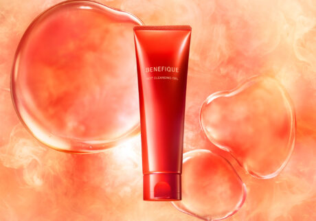 洗顔を次のスキンケアにつなぐための準備時間へ。 〈ベネフィーク〉が提案する、ブースター洗浄料という選択肢。