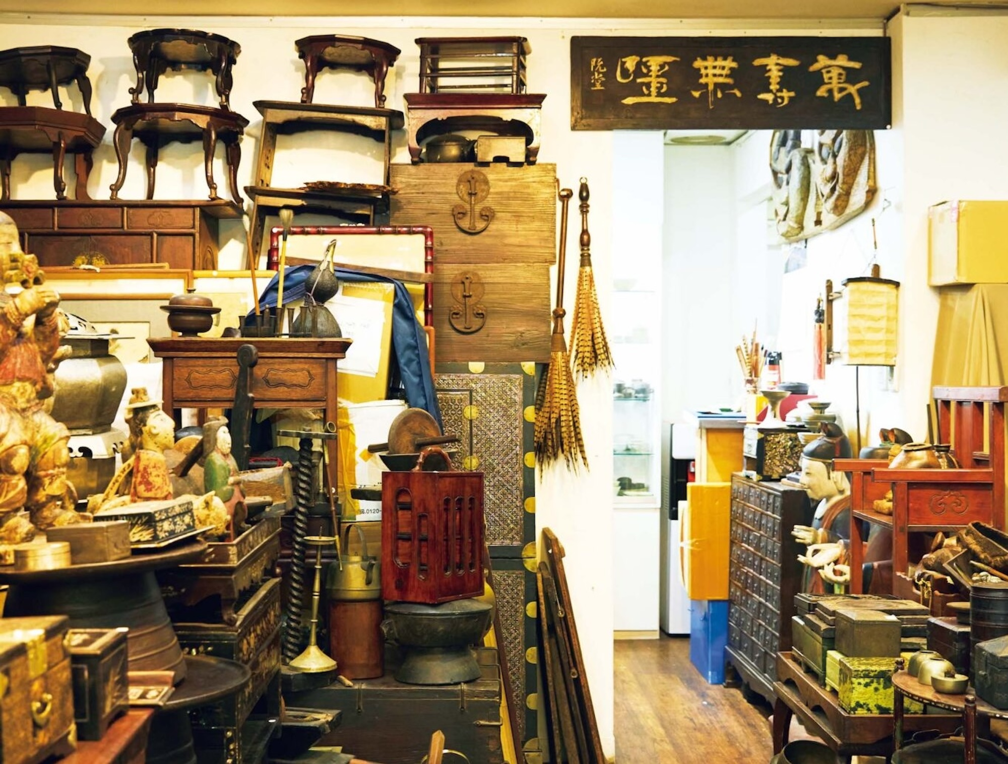 ソウル・仁寺洞 (インサドン) の『ギャラリー 千宝舎』で、韓国の歴史を感じられる上質な骨董と出合う。