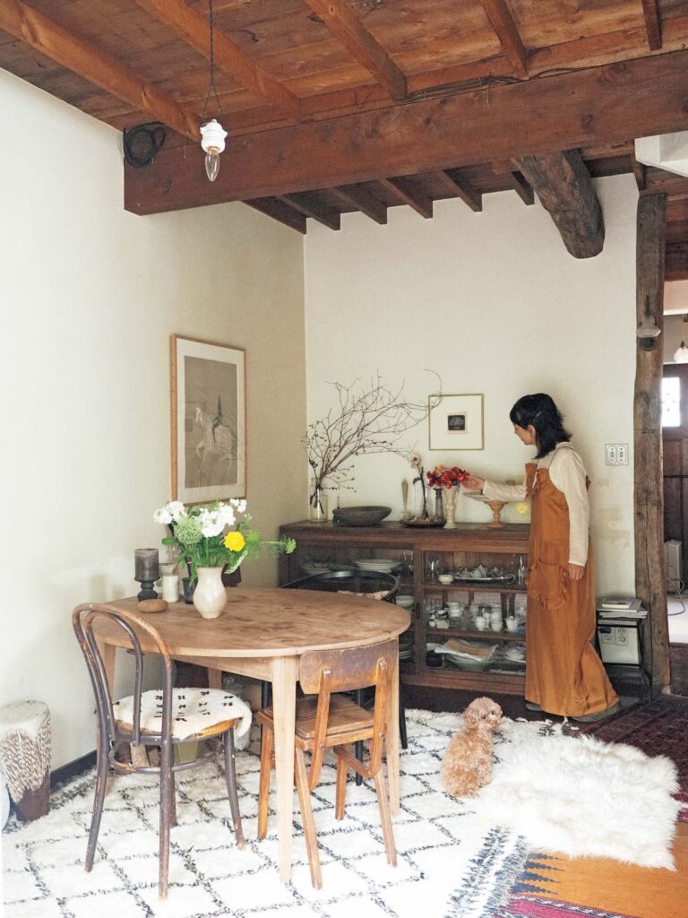 植物の存在を喜ぶ。フラワースタイリスト・平井かずみさんに聞いた、心地よく過ごすための空間づくり。