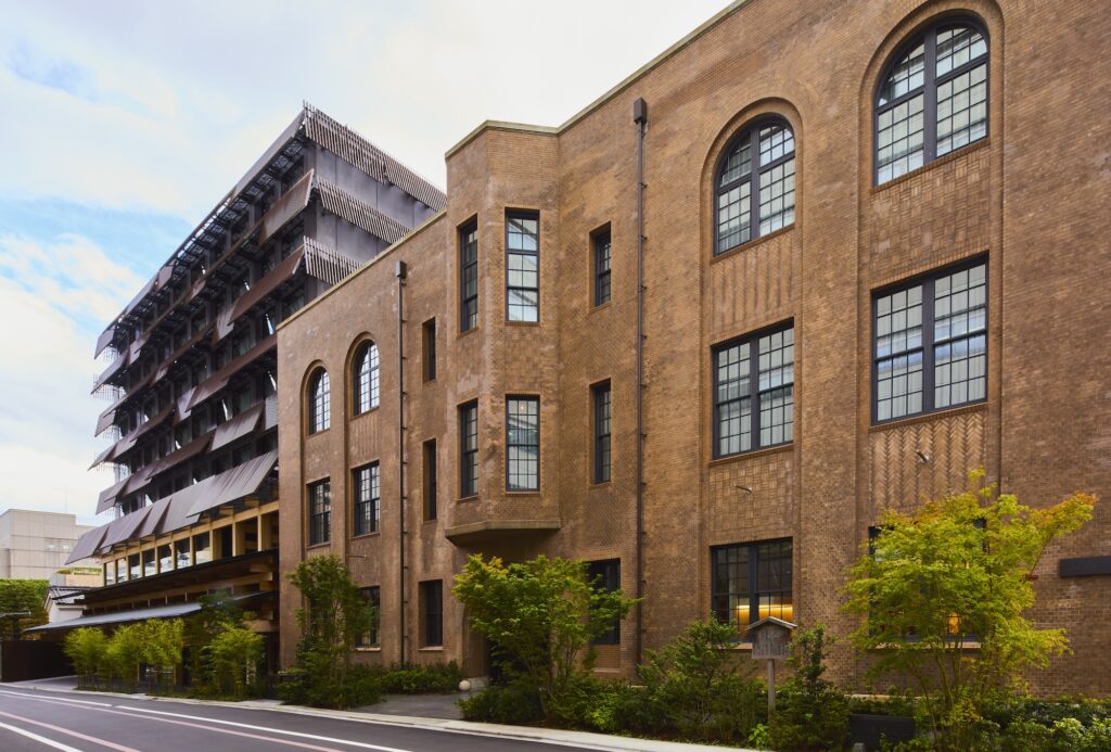 2165_Ace Hotel Kyoto – Exterior (4) | 「イースト ミーツ ウエスト」のコンセプトのもと、京都のランドマーク『新風館』をリノベーション。 2165_Ace Hotel Kyoto – Exterior (4) | 「イースト ミーツ ウエスト」のコンセプトのもと、京都のランドマーク『新風館』をリノベーション。