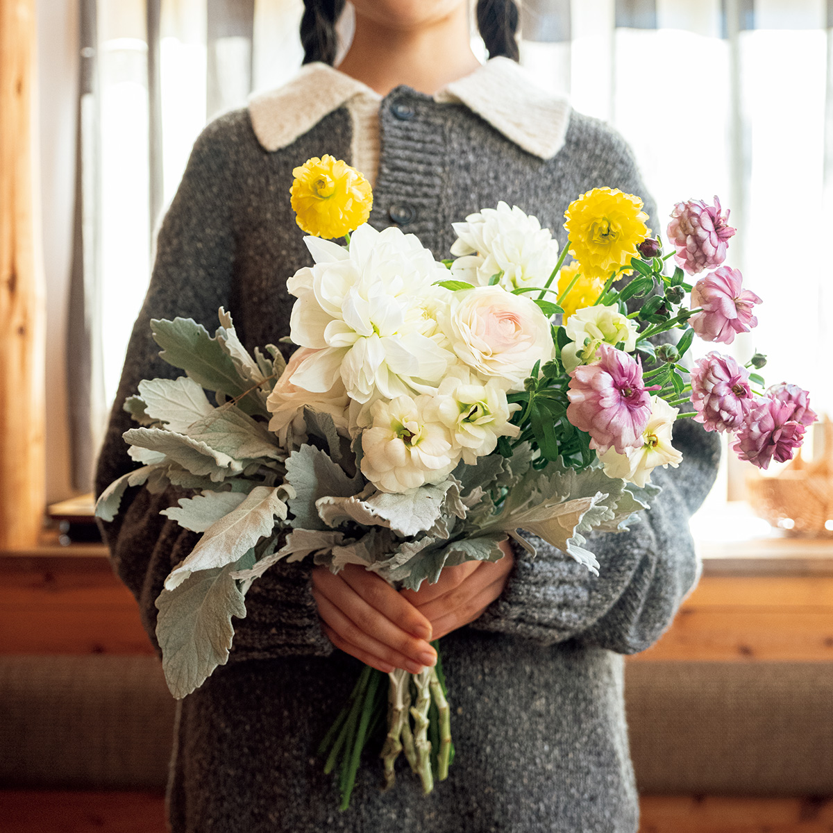 花いっぱいの春の喜びを感じる、2種のダリア。