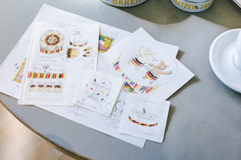 IMG_8260-Edit | 福田さんによる、パッケージデザインのラフスケッチ。白くまと黒くまの二匹が登場するパターンも候補にあったそう。