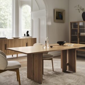 1 暮らしに寄り添う、現在進行形のデンマークデザイン。『BoConcept』から登場した、〈atelier axo〉 ダイニングコレクション。