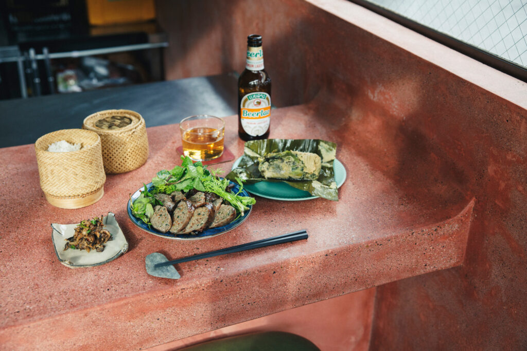 国際色豊かな食事が楽しめる五条エリアで、この1月にオープンしたばかりの『タマサート小松亭』。調理用油を使わず、意外とあっさりなラオス料理に舌鼓。