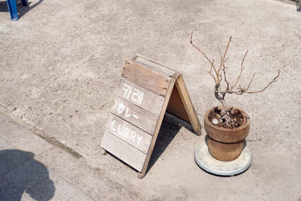 146_p060-063_&Seoul_1_35 | カフェのようなナチュラルな雰囲気。看板は小さいが、行列が目印に。 146_p060-063_&Seoul_1_35 | カフェのようなナチュラルな雰囲気。看板は小さいが、行列が目印に。