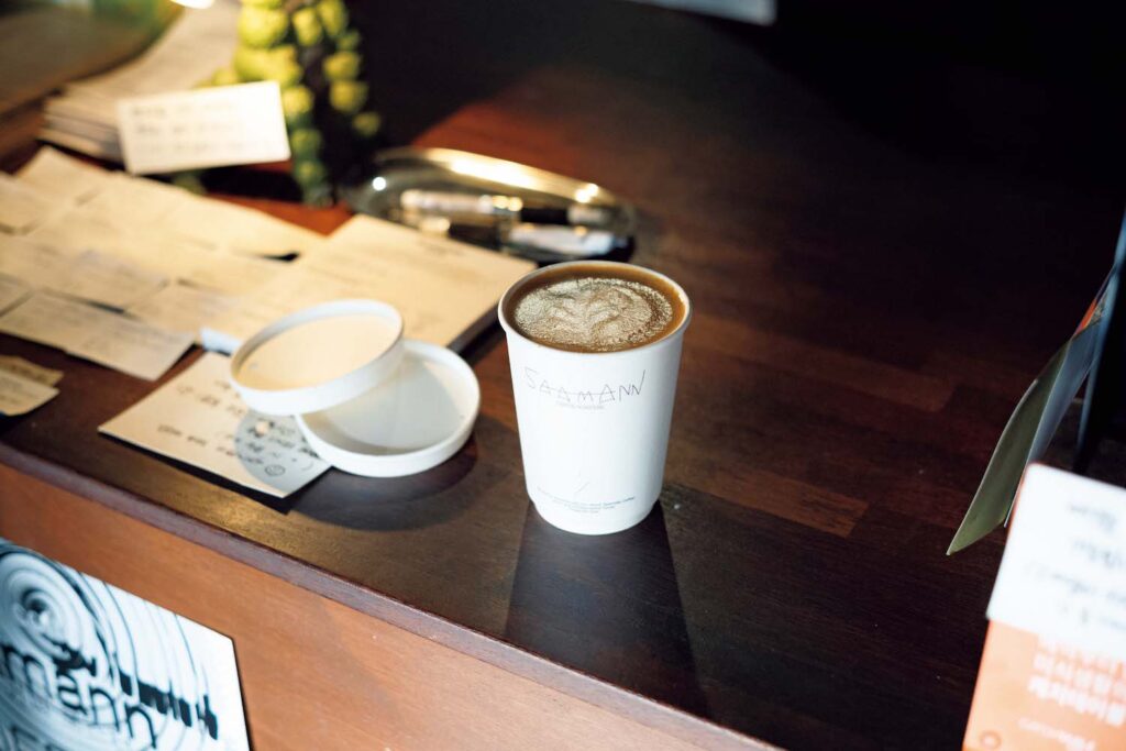 146_p060-063_&Seoul_1_39 | 2種の抽出マシンや4種のブレンド、3種のミルクから選んでカスタマイズできる。7,000W~。 146_p060-063_&Seoul_1_39 | 2種の抽出マシンや4種のブレンド、3種のミルクから選んでカスタマイズできる。7,000W~。