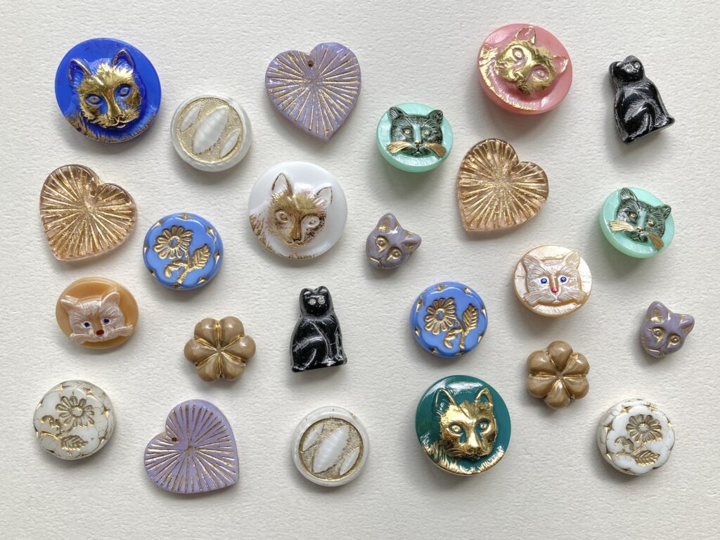 手芸の多彩な魅力に出合う。約100の作家・ブランドが集う「三越手芸」が、『日本橋三越本店』にて2月25日 (水) より開催。 (仮) | ボタンやビーズ、リボン、金具など、多彩なパーツを揃える『Dua』。 手芸の多彩な魅力に出合う。約100の作家・ブランドが集う「三越手芸」が、『日本橋三越本店』にて2月25日 (水) より開催。 (仮) | ボタンやビーズ、リボン、金具など、多彩なパーツを揃える『Dua』。