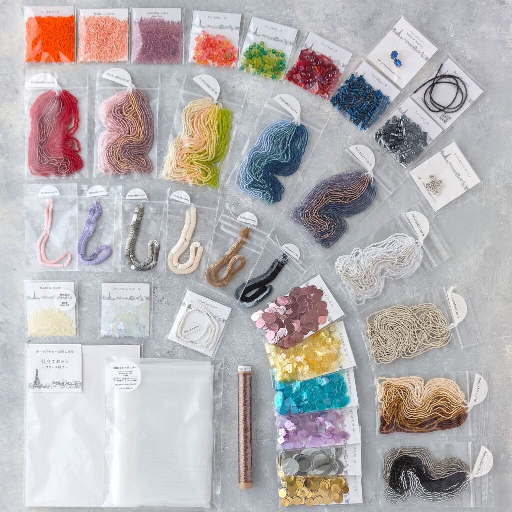 手芸の多彩な魅力に出合う。約100の作家・ブランドが集う「三越手芸」が、『日本橋三越本店』にて2月25日 (水) より開催。 (仮) | オートクチュールで用いられるフランス製スパンコールや、色鮮やかな糸通しビーズなど、めずらしいパーツも取り扱う『小さな手芸屋さん』。素材だけでなく、キットも販売予定。 手芸の多彩な魅力に出合う。約100の作家・ブランドが集う「三越手芸」が、『日本橋三越本店』にて2月25日 (水) より開催。 (仮) | オートクチュールで用いられるフランス製スパンコールや、色鮮やかな糸通しビーズなど、めずらしいパーツも取り扱う『小さな手芸屋さん』。素材だけでなく、キットも販売予定。