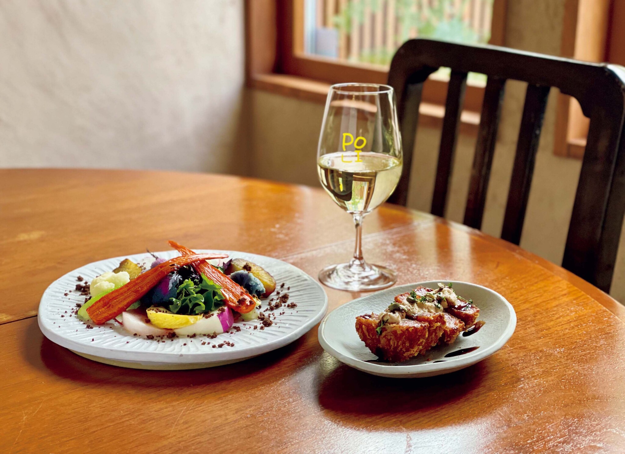 3.健康にも気を配るイタリア酒場『ポリ』。夕食選びにも重宝する、京都さんぽ部部長の酒場ガイド。 | DAICHI1280円、雲仙ハムカツ880円、グラスワイン900円〜。