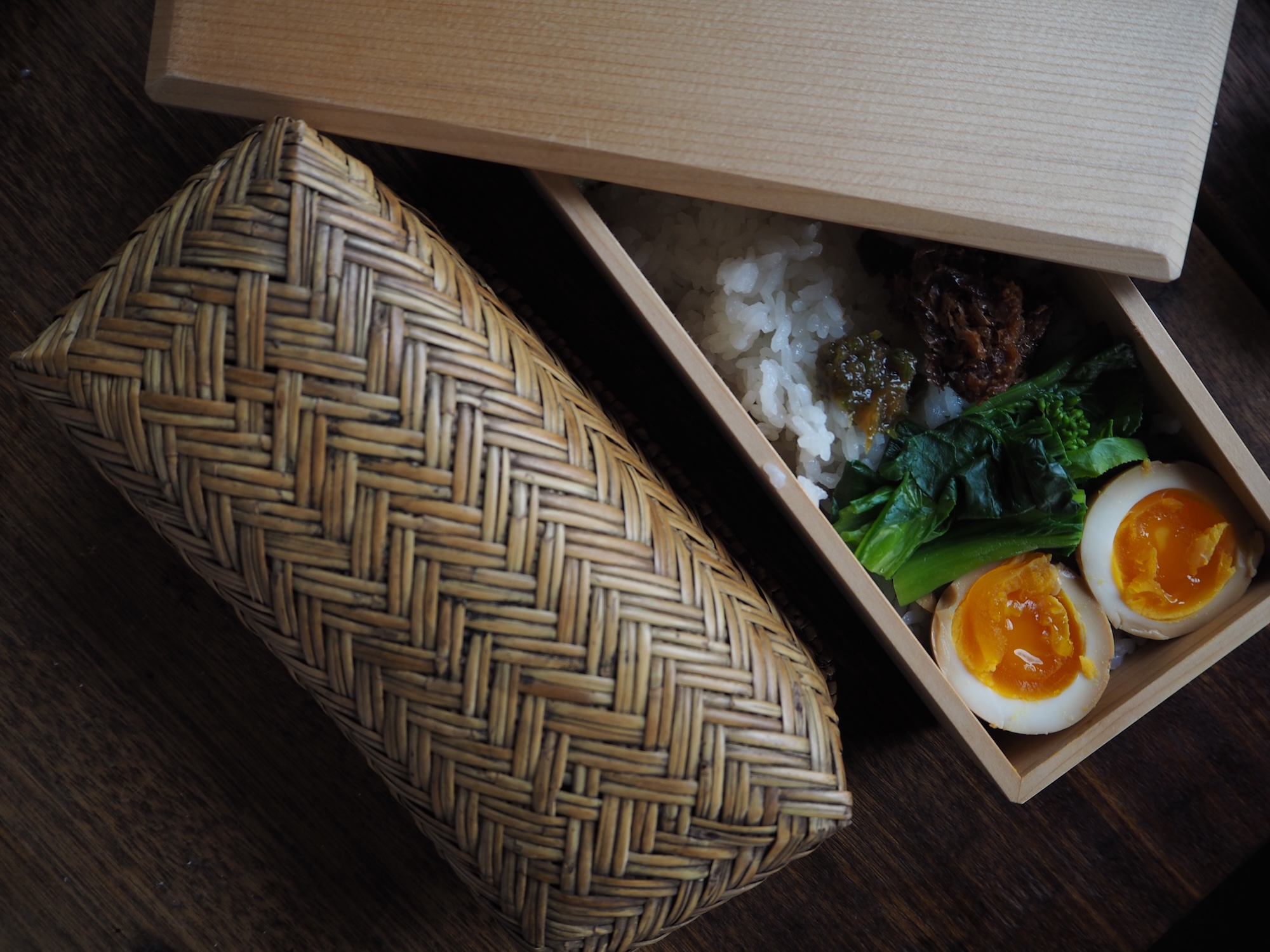 春を味わう、蕗味噌と味玉のお弁当。写真と文：仁平里帆 (『からだと心整う台所ごよみ365日』著者) #1