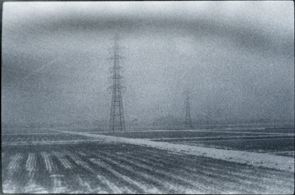 22. 原初的で削ぎ落とされた世界は、心象的であり太古の昔と繋がっているような感覚があった