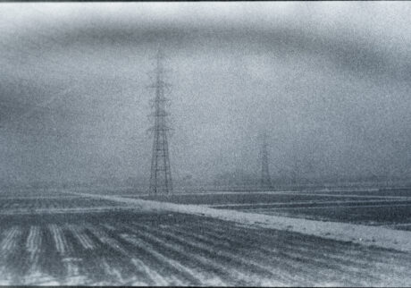 22. 原初的で削ぎ落とされた世界は、心象的であり太古の昔と繋がっているような感覚があった | 原初的で削ぎ落とされた世界は、心象的であり太古の昔と繋がっているような感覚があった 22. 原初的で削ぎ落とされた世界は、心象的であり太古の昔と繋がっているような感覚があった | 原初的で削ぎ落とされた世界は、心象的であり太古の昔と繋がっているような感覚があった