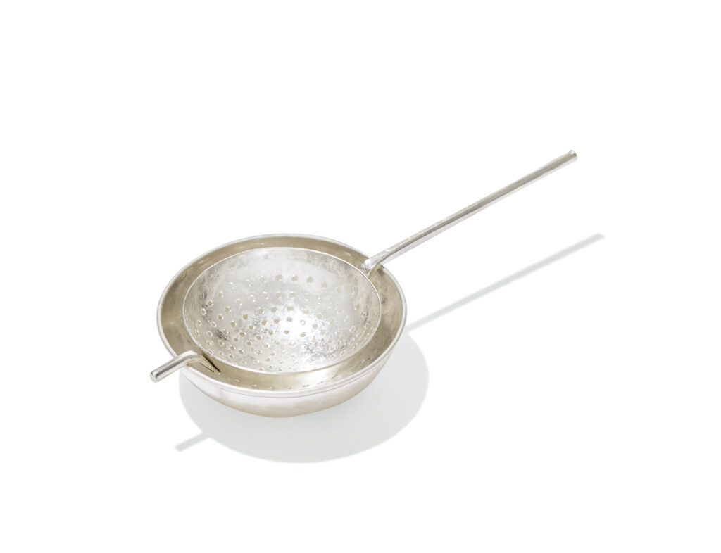 香り高い紅茶は洗練されたティーセットで。作家の愛を感じる、紅茶の道具。