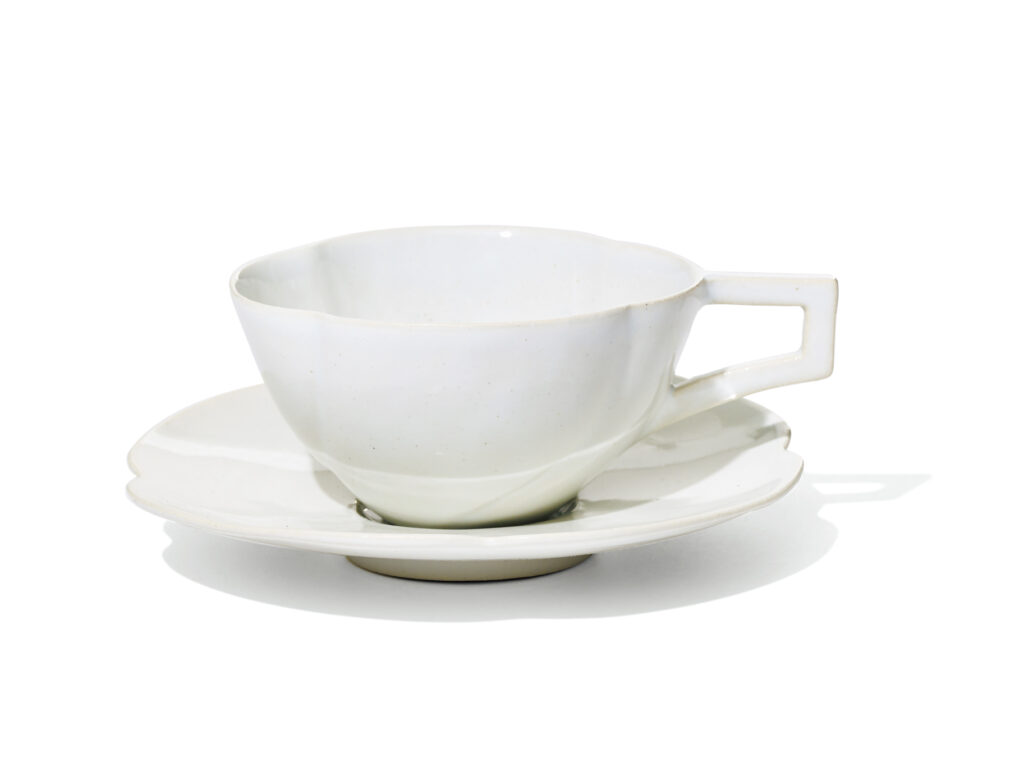 香り高い紅茶は洗練されたティーセットで。作家の愛を感じる、紅茶の道具。