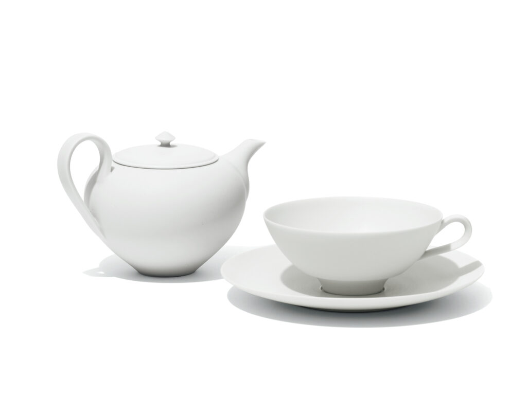 香り高い紅茶は洗練されたティーセットで。作家の愛を感じる、紅茶の道具。