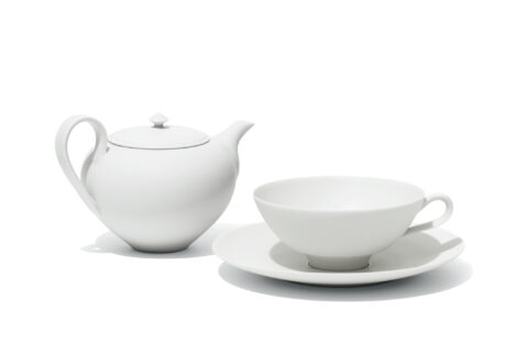 香り高い紅茶は洗練されたティーセットで。作家の愛を感じる、紅茶の道具。