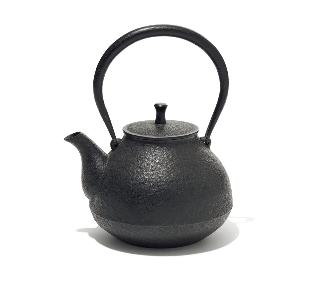 手仕事の茶器で淹れる一煎が、日々の活力に。作家の愛を感じる、日本茶の道具。