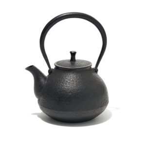 手仕事の茶器で淹れる一煎が、日々の活力に。作家の愛を感じる、日本茶の道具。