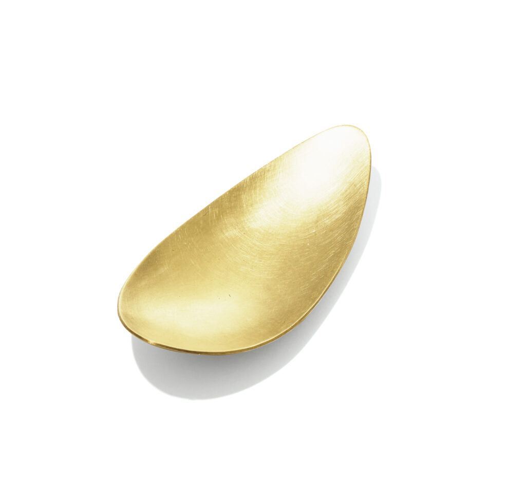 手仕事の茶器で淹れる一煎が、日々の活力に。作家の愛を感じる、日本茶の道具。