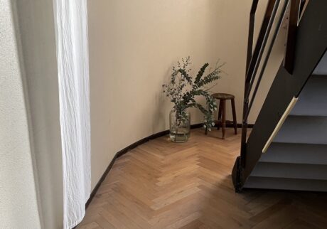 測り、切り、並べる。ヘリンボーンの床を手作業で。写真と文：ねむようこ (漫画家) #2