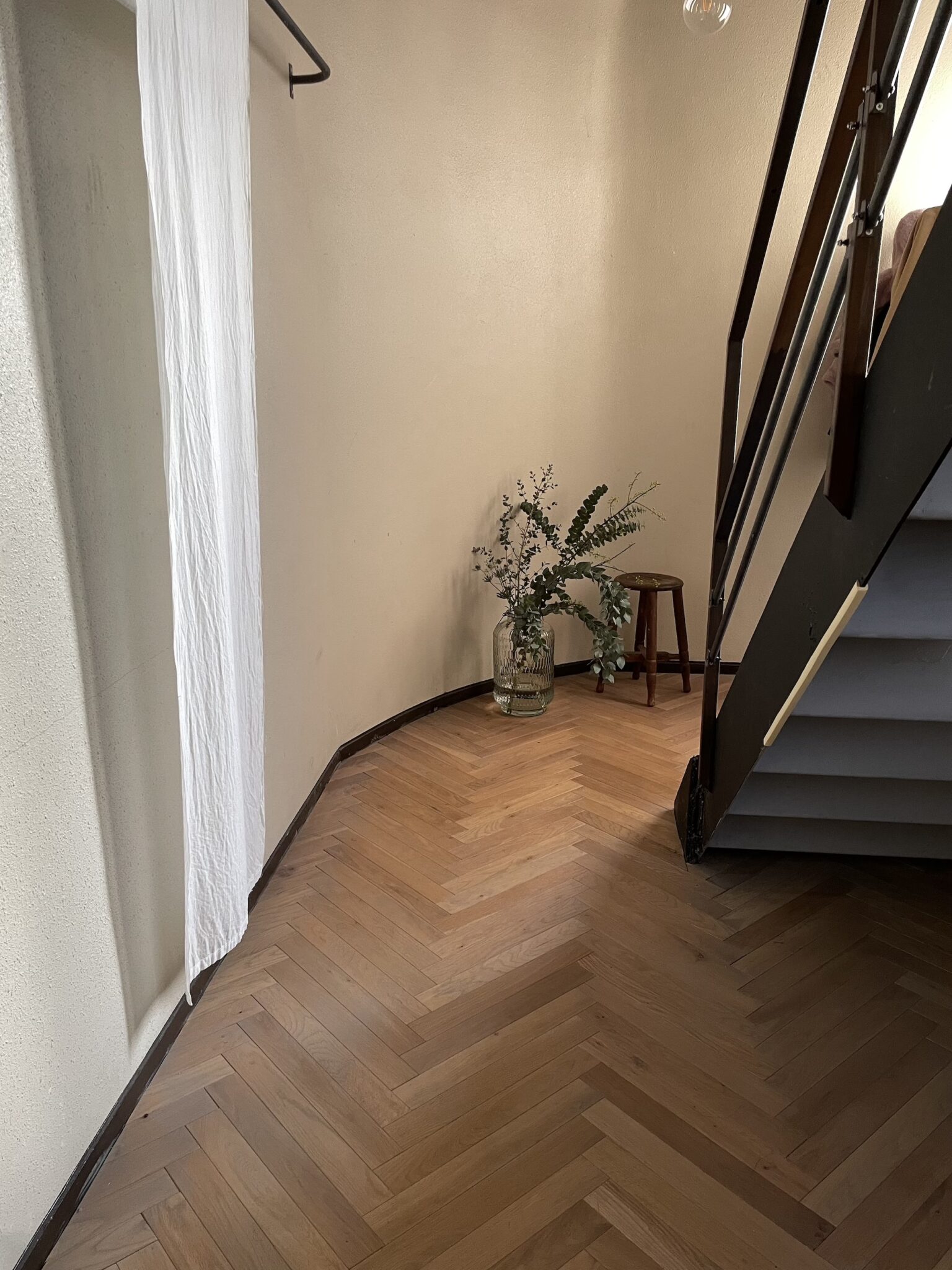 測り、切り、並べる。ヘリンボーンの床を手作業で。写真と文：ねむようこ (漫画家) #2