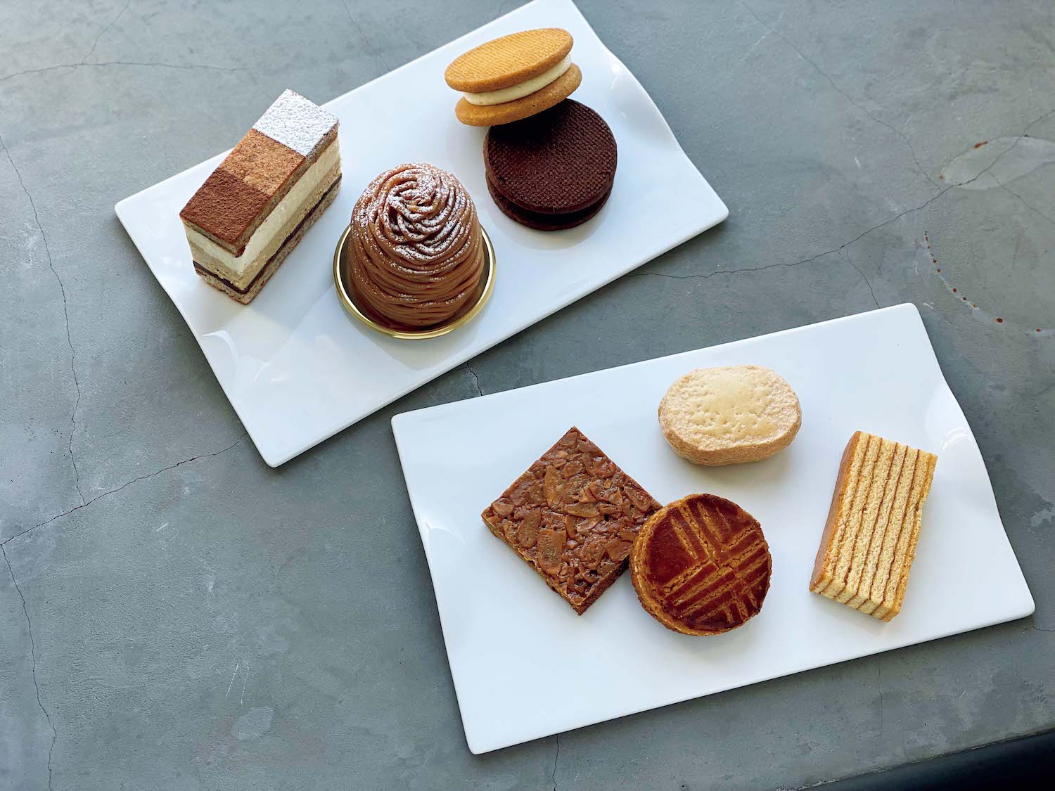 何度もさんぽしたくなる森と実力派。下鴨神社に行くなら、立ち寄りたい2軒。下鴨バターサンド￥600、マルジョレーヌ￥680、ガレットブルトンヌ￥440、ダックワーズ￥400など正統派の佇まい。▷京都市左京区下鴨宮崎町121‒1 ☎なし 11:00～18:00 (土日10:00～) 水木休 | 下鴨バターサンド￥600、マルジョレーヌ￥680、ガレットブルトンヌ￥440、ダックワーズ￥400など正統派の佇まい。▷京都市左京区下鴨宮崎町121‒1 ☎なし 11:00～18:00（土日10:00～）水木休