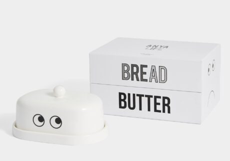 【会員限定プレゼント】最新号「これからの、スタンダード」。〈アニヤ・ハインドマーチ〉の「Eyes バター・ディッシュ」 を1名に。