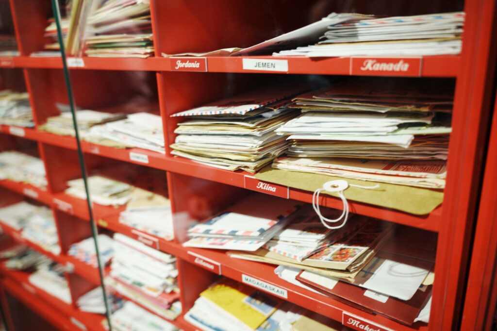 クリスマスの最盛期には、サンタクロースのもとに1日最大で約30,000通の手紙が届くことも。