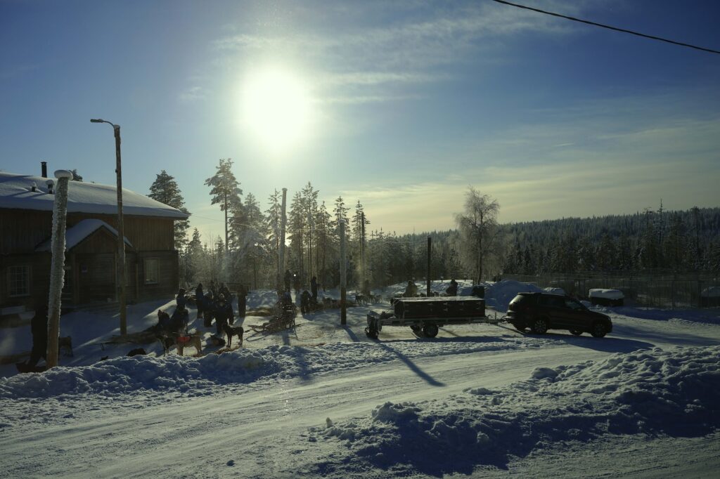 ロヴァニエミで20年以上運営している犬ぞり体験のベアヒル・ハスキー。ハスキーツアーの先駆者でもある。 | ロヴァニエミで20年以上運営している犬ぞり体験の『ベアヒル・ハスキー』。ハスキーツアーの先駆者でもある。