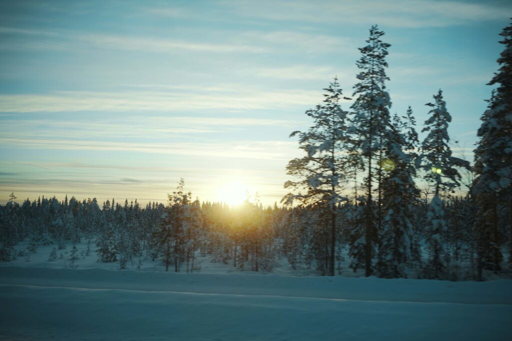 北極圏の白い空気に包まれた美しい町、ロヴァニエミ。