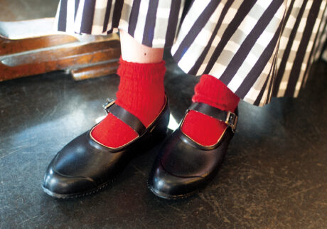 〈オパナック〉のストラップシューズを旅の相棒に。