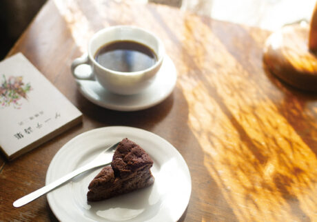 四条通に佇む喫茶店『コーヒー カトレヤ』楽しむ、名店の味。