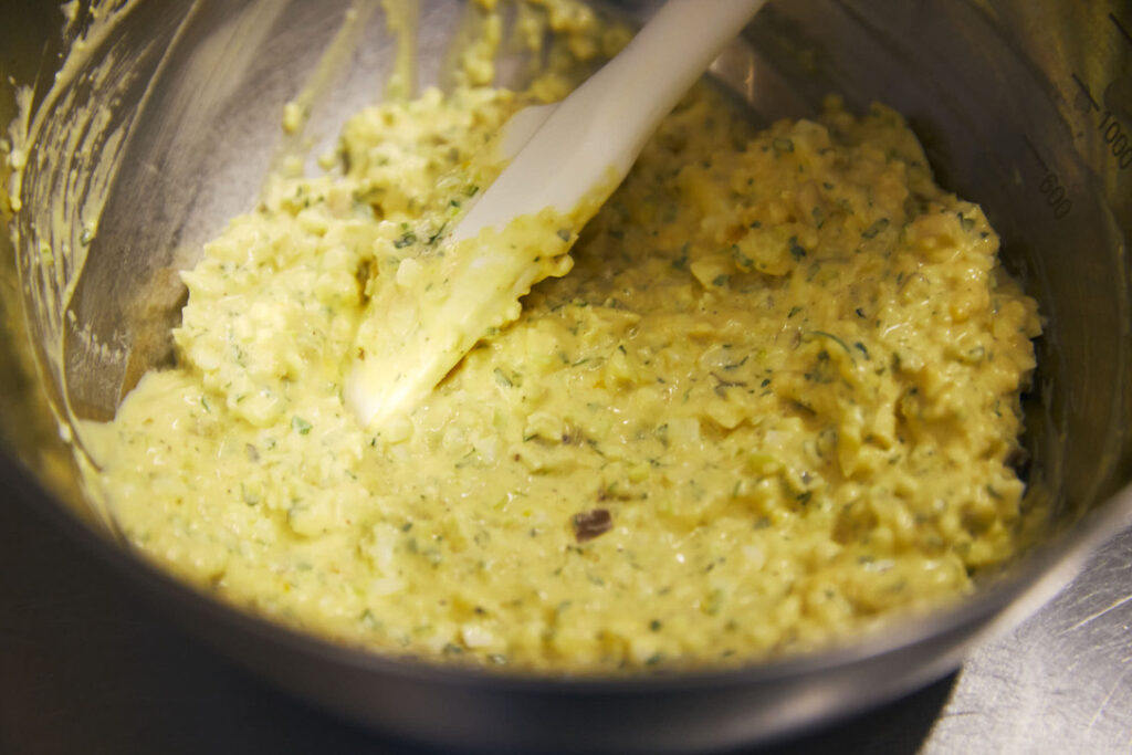 5 タラフライ 〜いぶりがっこタルタルソース〜／おべんと屋さん〈75foods〉吉森なな子のレシピ帖 #9 | 秋田県民としてはこのいぶりがっこタルタルソースだけでご飯3杯いけます。