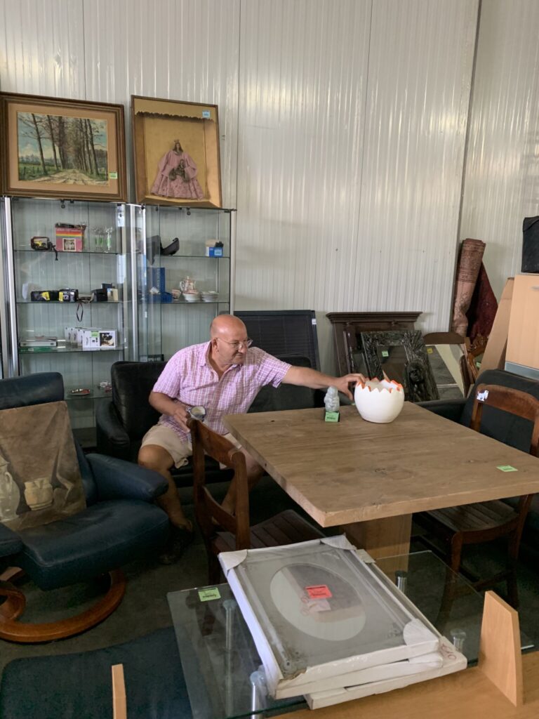 壊れてしまった、にわとり頭の蓋のある陶器。写真と文：浅見旬 (編集者、ライター) #2